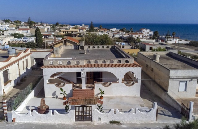 Holiday Home 'Abbronzati A Triscina' with Sea View, Garden, Terrace & Wi-Fi