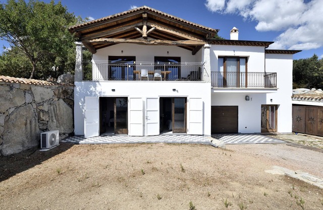 Holiday Home 'Ami' with Sea View, Private Terrace and Shared Garden