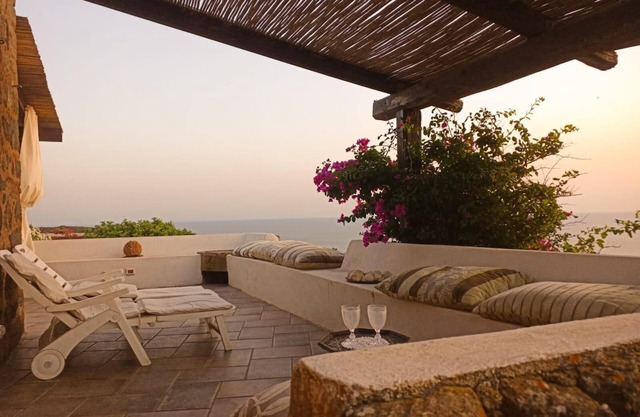 Holiday Home 'Antico Dammuso Al Tramonto' with Sea View and Private Garden