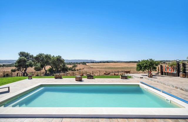 Holiday Home 'Casa Andrea' with Mountain View, Shared Pool & Wi-Fi