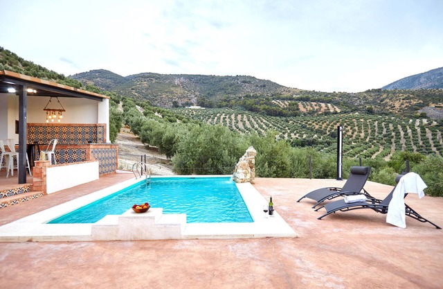 Holiday Home 'Casa Rural La Encina' with Mountain View, Private Pool and Air Conditioning