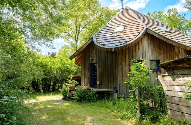 Holiday Home 'Charmante Maison En Bois' with Private Terrace, Private Garden and Wi-Fi