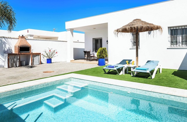 Holiday Home 'Casa Orilla Sur A' close to the Beach with Pool & Wi-Fi