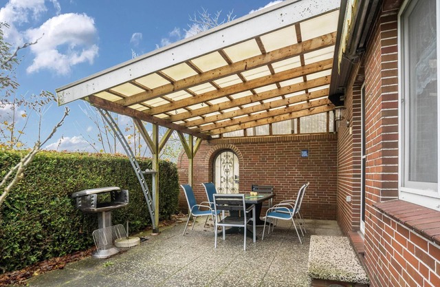 Holiday Home "Ferienhaus am Siel" with Garden, Terrace & Wi-Fi