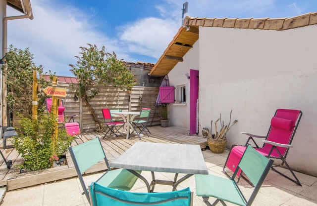 Holiday Home 'Chez Les Martin' with Private Terrace, Private Garden and Wi-Fi