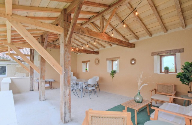Holiday Home 'Gîte Le Moutat-Chez Georges' with Private Terrace