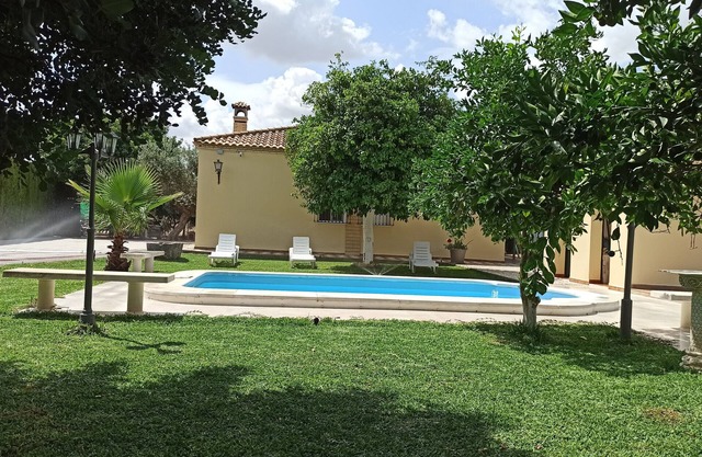 Holiday Home 'Hacienda Nápoles Marchena' with Private Pool, Wi-Fi and Air Conditioning
