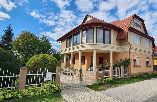 Holiday home in the city center with garden and barbecue