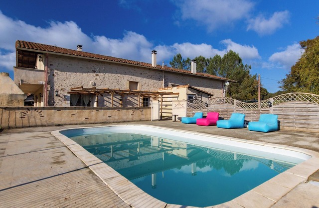 Holiday Home 'L'Ecurie' with Private Pool, Private Terrace and Wi-Fi