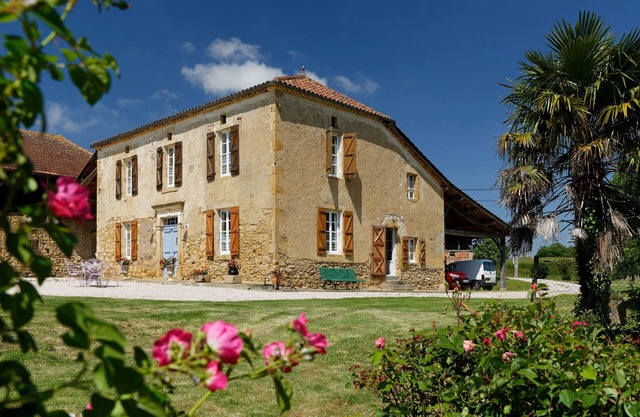 Holiday Home 'Le Guitou' with Private Terrace, Private Garden and Wi-Fi