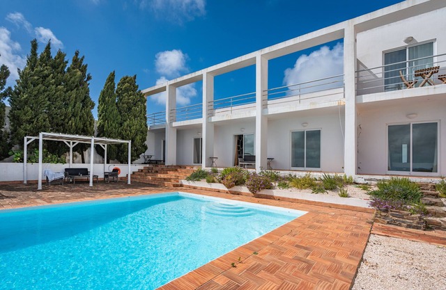 Holiday Home 'Lua' with Sea View, Shared Pool and Wi-Fi