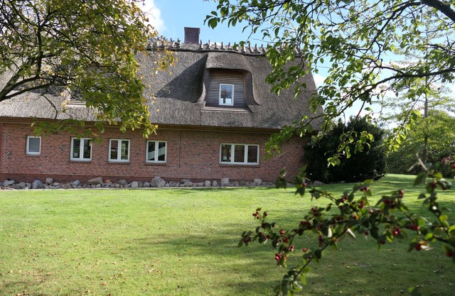 Holiday Home 'Olendeel' with Private Terrace, Private Garden and Wi-Fi