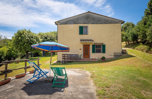 Holiday Home 'Poggio2' with Shared Pool, Private Garden and Wi-Fi