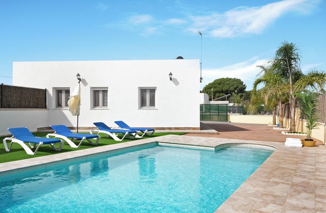 Holiday Home "Villa Montemedio - Paco" with Private Pool and Mountain View