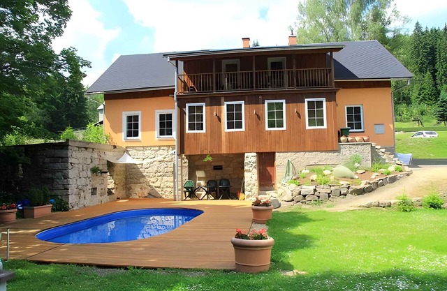 Holiday home with outdoor pool at Forest