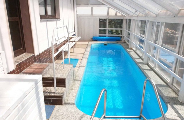 Holiday home with swimming pool, trampoline, mini golf and tennis court