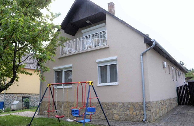 Holiday home with Wi-Fi, terrace and air conditioning
