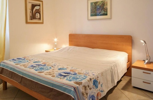 Holiday house 100m from sandy beaches | Ap61