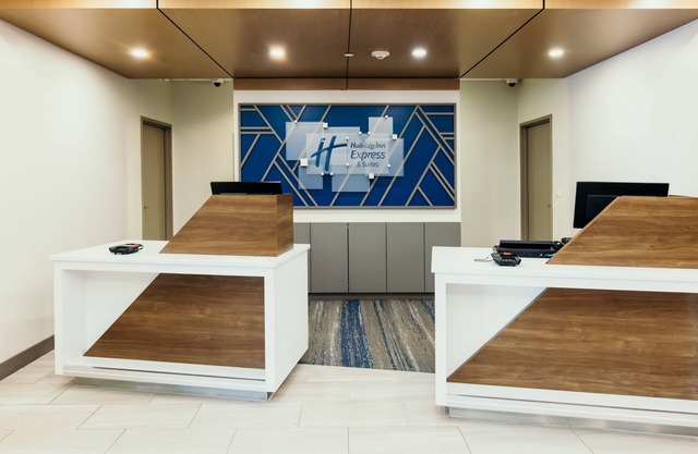 Holiday Inn Express and Suites Urbandale by IHG