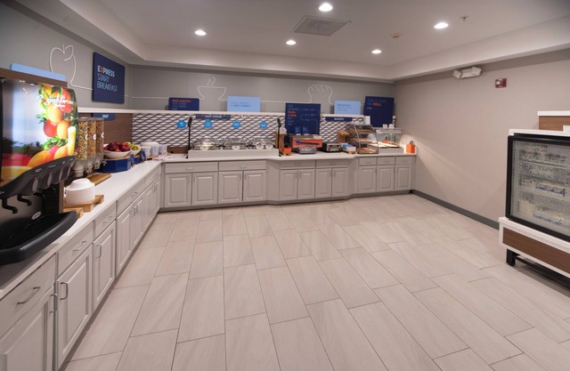 Holiday Inn Express & Suites Little Rock-West by IHG