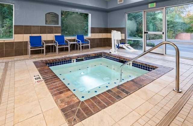 Holiday Inn Express & Suites Marysville by IHG