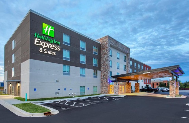Holiday Inn Express & Suites - La Grange by IHG