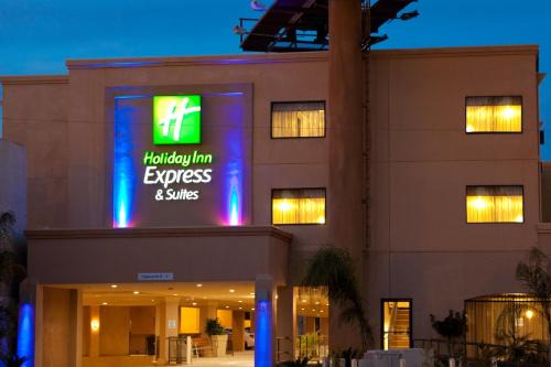Holiday Inn Express & Suites Woodland Hills by IHG