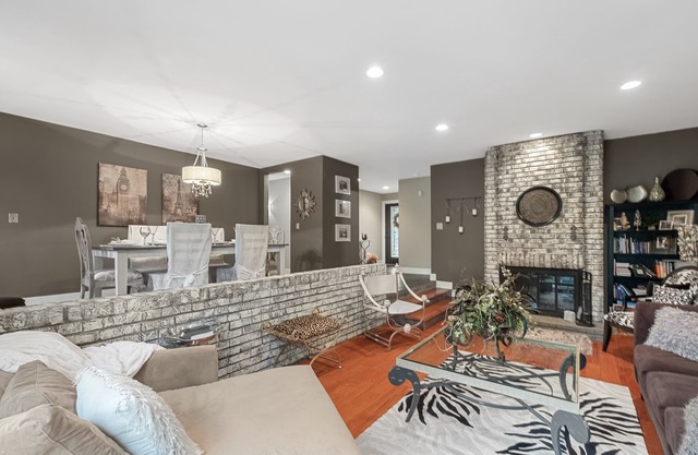 Holidays in St Louis! Private Ranch Home for 1-6 Guests