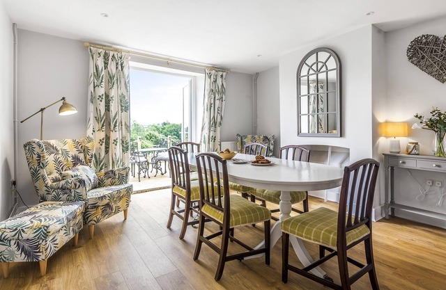 Holway Cottage -Former farm cottage full of charm with stylish furnishings