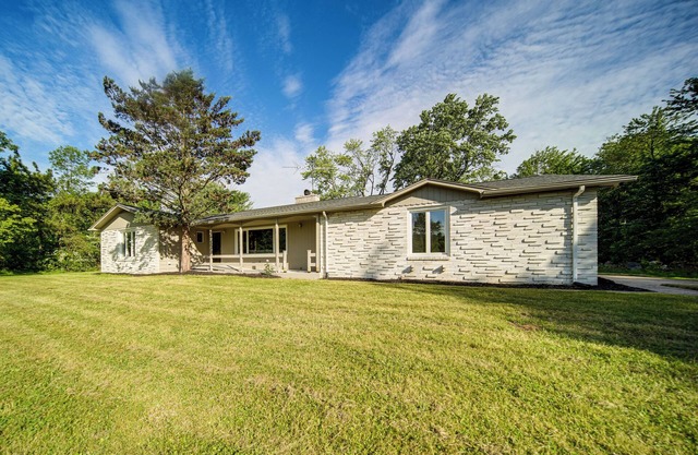 Home < 1 Mi to Lake Erie & Shades Beach Park!