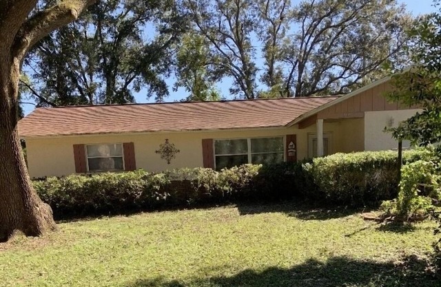 Home away from home feel, comfortable, close to stores, services, activities