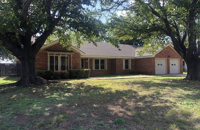 Home Away From Home- Close to Dyess & Mall