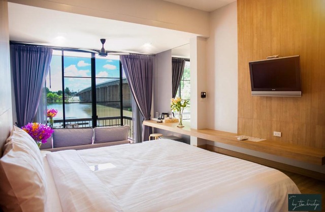 Home by the Bridge Hotel