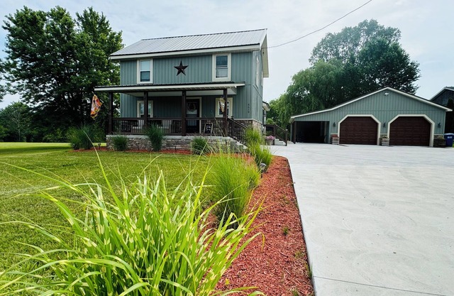 Home on 3 acres in the heart of wine country w/gameroom. 5 min to Lake Erie.