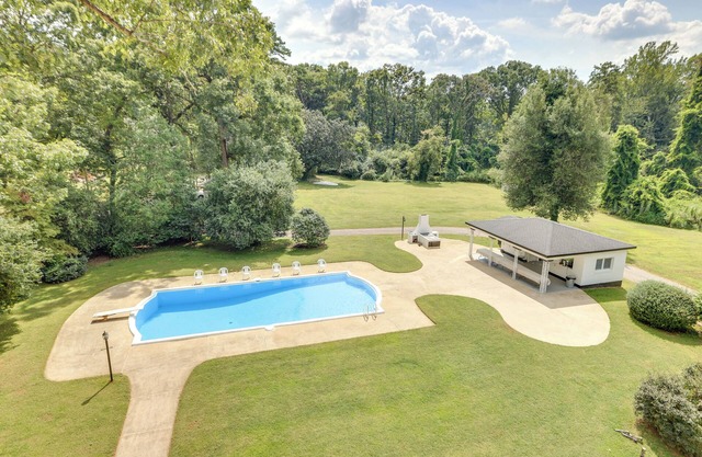 Home on Sprawling Estate, 6 Mi to Dtwn Spartanburg
