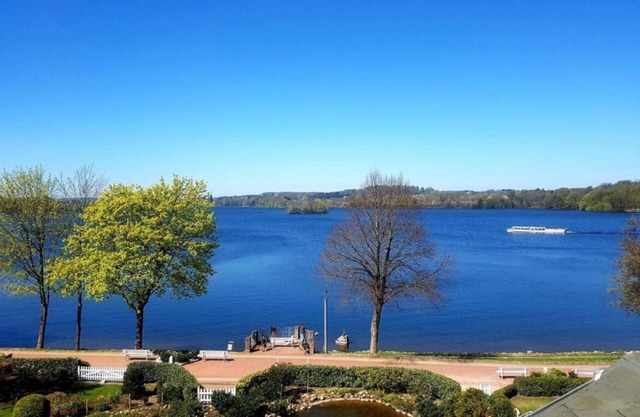 Home port Dieksee with panoramic view directly on the Dieksee!