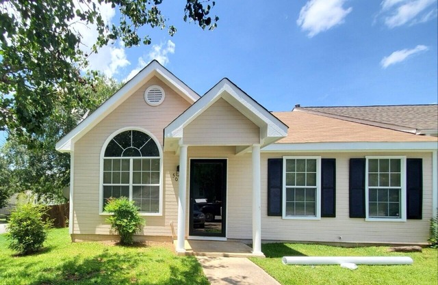 Home Sweet Home - Newly Renovated Property-Located near Robins AFB