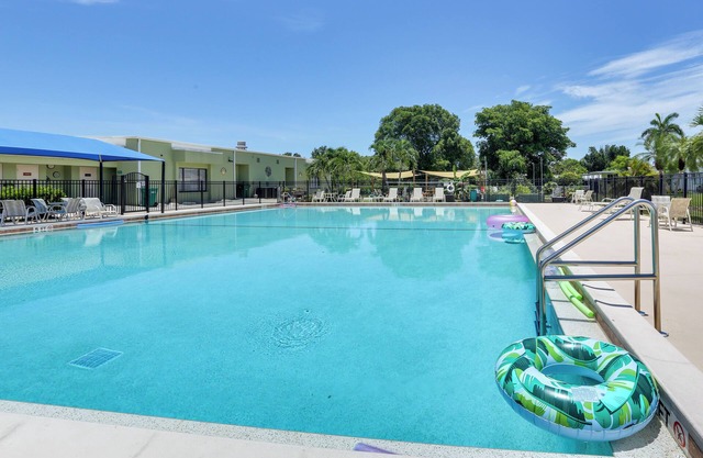 Home w/Lanai: 10 Mi to Beach & Old Naples!