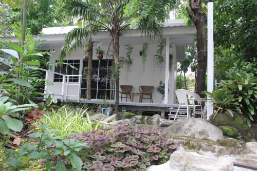Homeku Guesthouse Room 4 Cozy Stay Close to Suvarnabhumi Airport