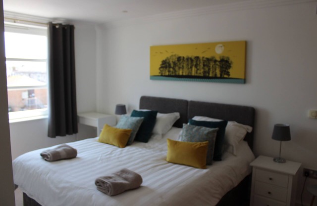 Homely Luxury Waterfront Apartment