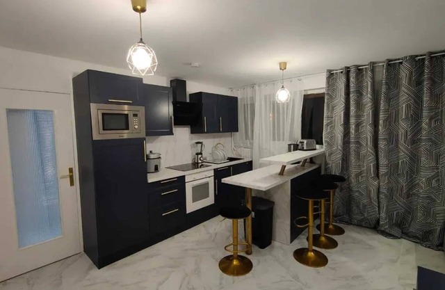 Homerez - Apt. in Franconville - Garden