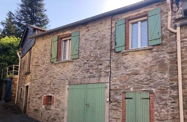 Homerez - Beautiful house for 6 ppl. with terrace at Le Masnau-Massuguiès