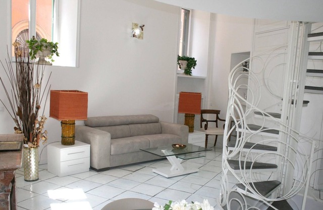 Homerez - Beautiful appartement for 7 ppl. at Roma