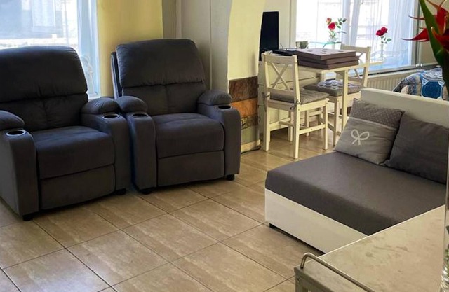 Homerez - Beautiful studio for 4 ppl. with terrace at Charleroi