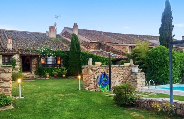 Homerez - Big villa for 10 ppl. with swimming-pool and garden at Domingo Garcia