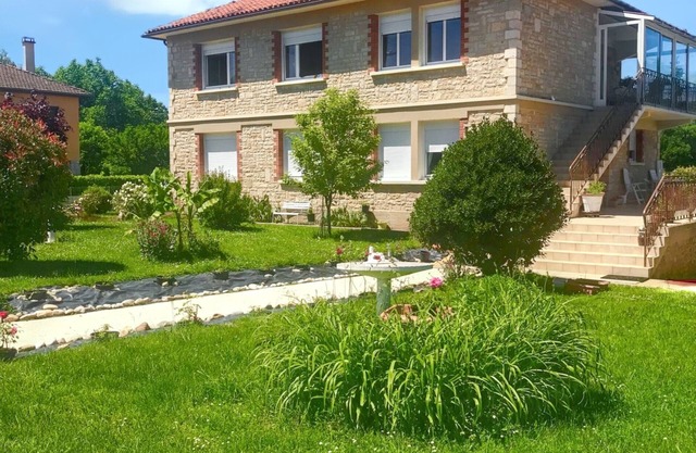Homerez - Charming apartment in Toulonjac with garden and terrace
