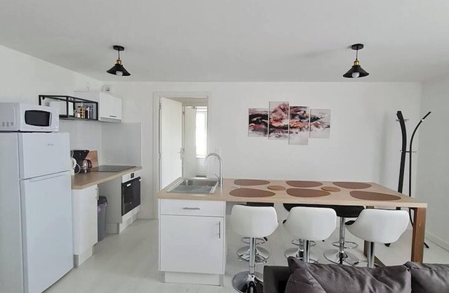 Homerez - Charming Apartment in Rocroi/70 m²/Parking Included