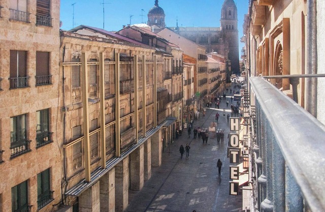 Homerez - Charming Flat in Salamanca - 40 m² - Sunny Balcony