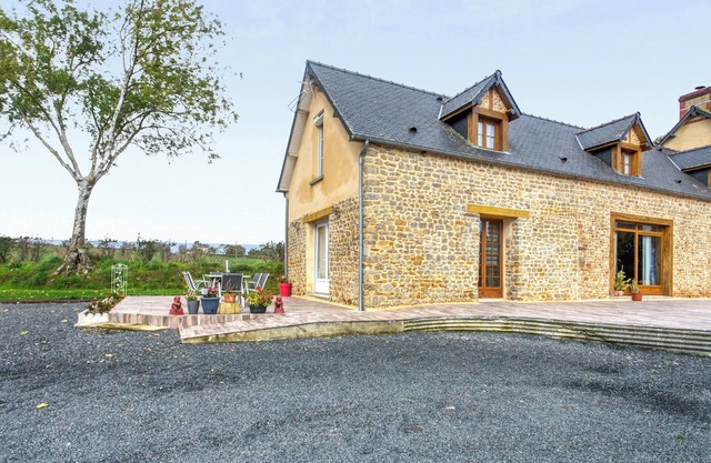 Homerez - Charming House in Saint-Marcouf with Garden