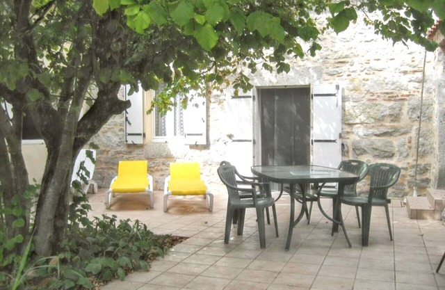 Homerez - Charming House in Cajarc with Garden